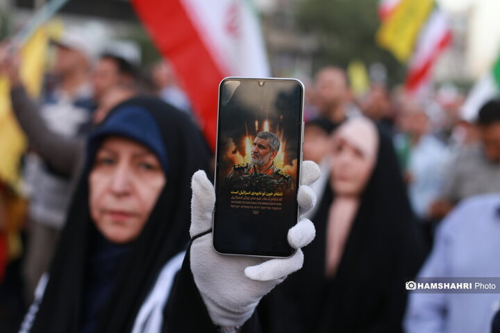 اجتماع مردمی در حمایت و تشکر از نیروهای مسلح در میدان انقلاب