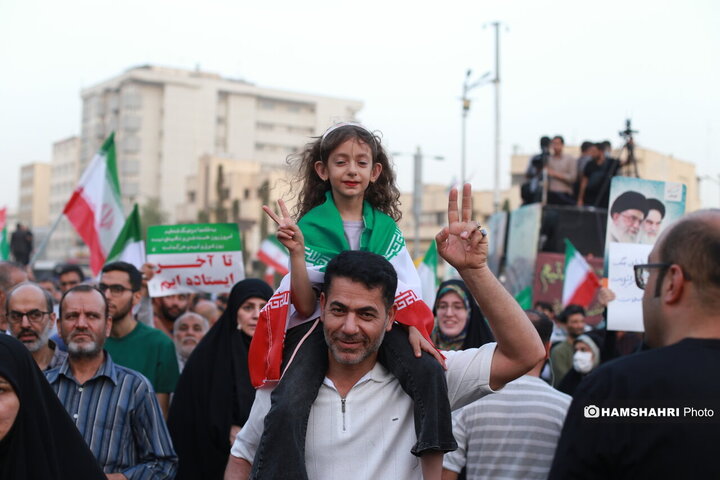 اجتماع مردمی در حمایت و تشکر از نیروهای مسلح در میدان انقلاب