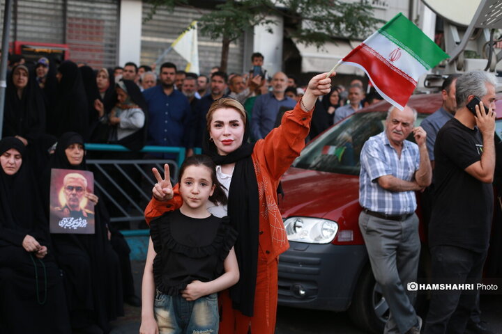 اجتماع مردمی در حمایت و تشکر از نیروهای مسلح در میدان انقلاب