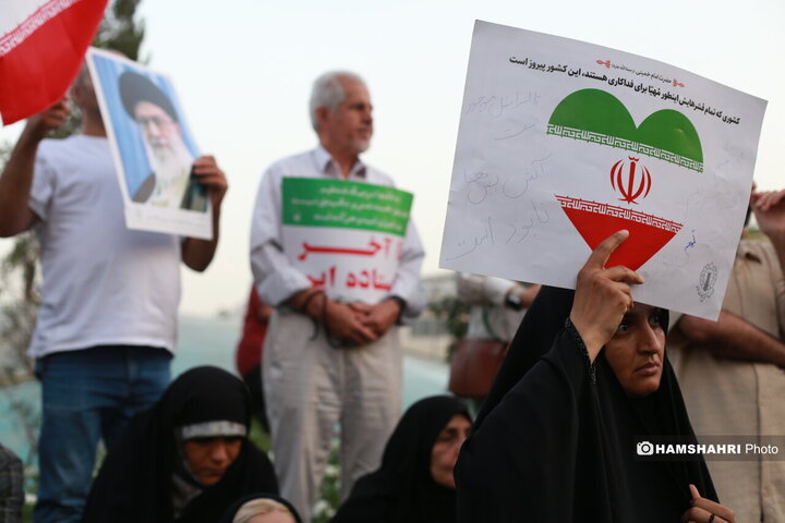 اجتماع مردمی در حمایت و تشکر از نیروهای مسلح در میدان انقلاب