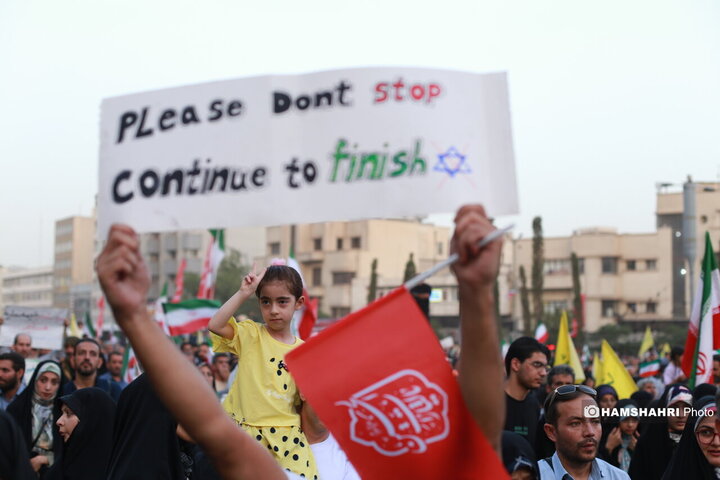 اجتماع مردمی در حمایت و تشکر از نیروهای مسلح در میدان انقلاب