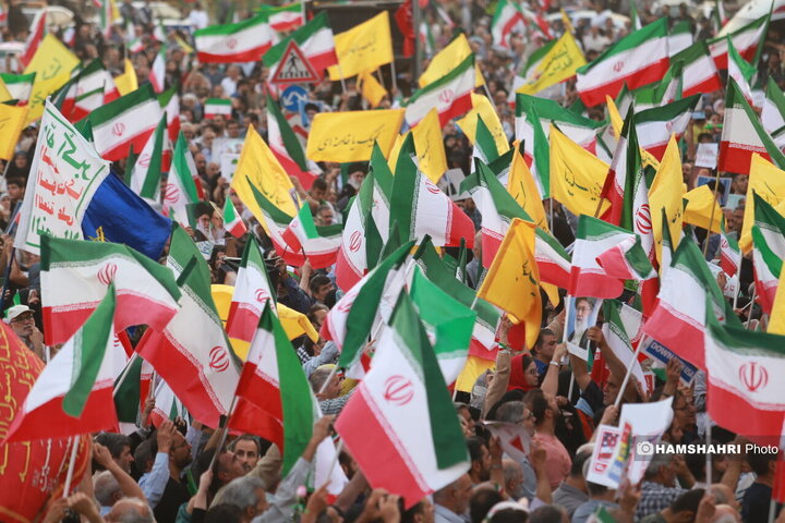 اجتماع مردمی در حمایت و تشکر از نیروهای مسلح در میدان انقلاب