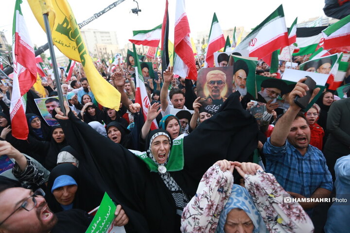 اجتماع مردمی در حمایت و تشکر از نیروهای مسلح در میدان انقلاب