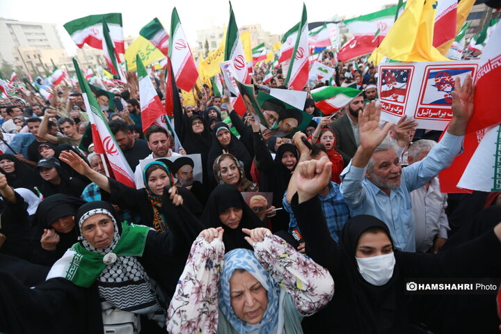 اجتماع مردمی در حمایت و تشکر از نیروهای مسلح در میدان انقلاب