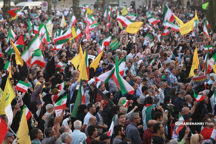 اجتماع مردمی در حمایت و تشکر از نیروهای مسلح در میدان انقلاب