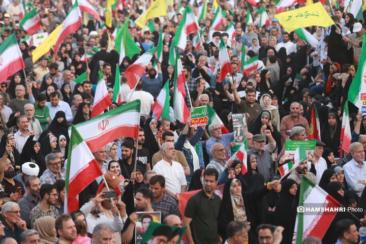 اجتماع مردمی در حمایت و تشکر از نیروهای مسلح در میدان انقلاب