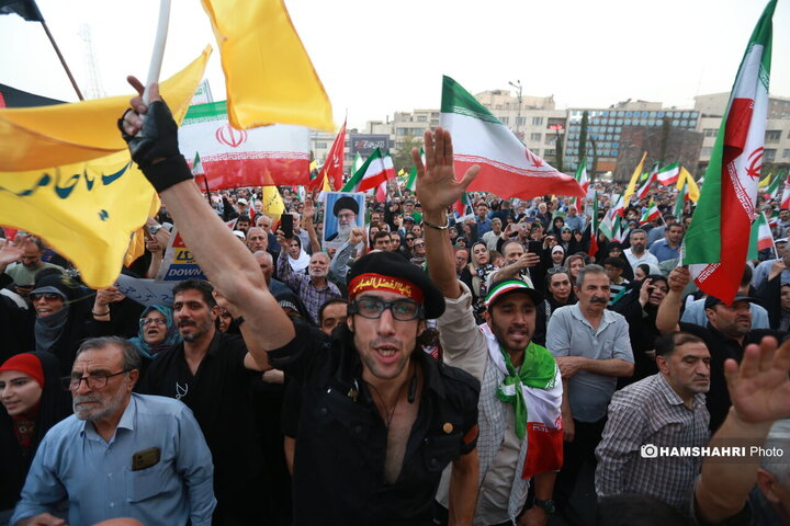 اجتماع مردمی در حمایت و تشکر از نیروهای مسلح در میدان انقلاب