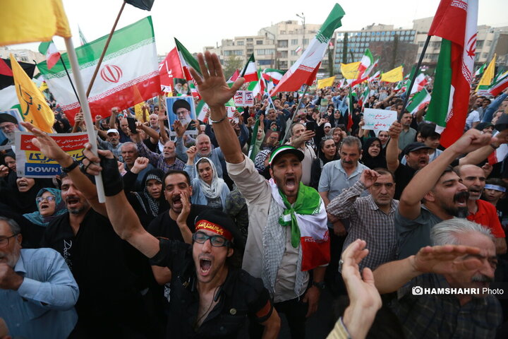 اجتماع مردمی در حمایت و تشکر از نیروهای مسلح در میدان انقلاب