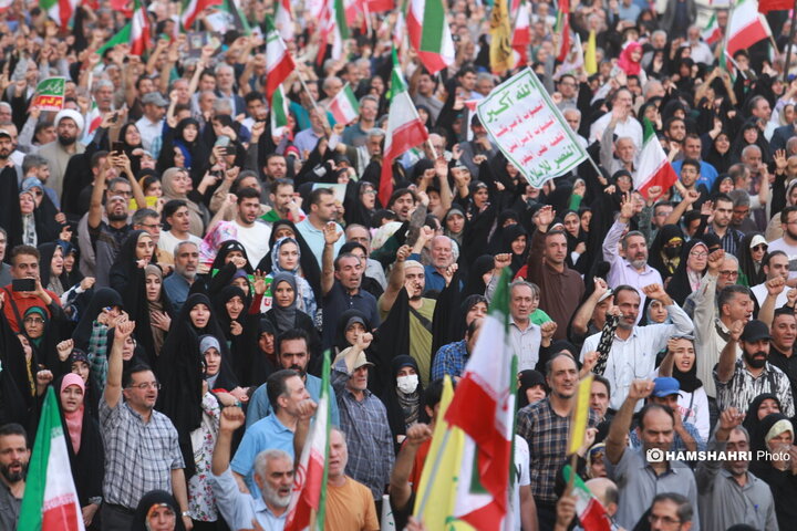 اجتماع مردمی در حمایت و تشکر از نیروهای مسلح در میدان انقلاب