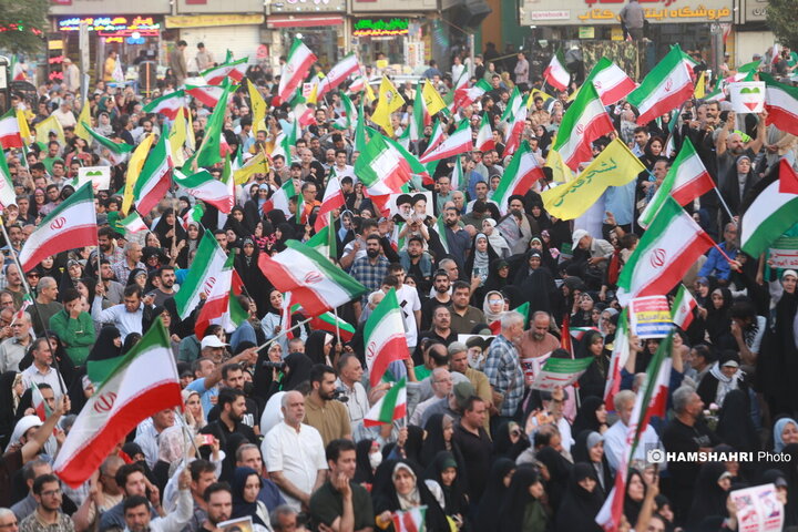 اجتماع مردمی در حمایت و تشکر از نیروهای مسلح در میدان انقلاب