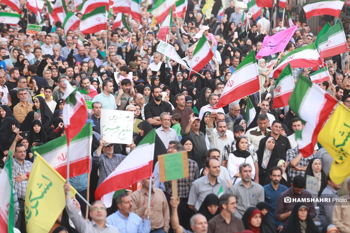 اجتماع مردمی در حمایت و تشکر از نیروهای مسلح در میدان انقلاب