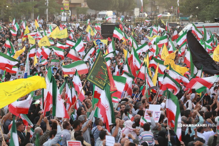 اجتماع مردمی در حمایت و تشکر از نیروهای مسلح در میدان انقلاب