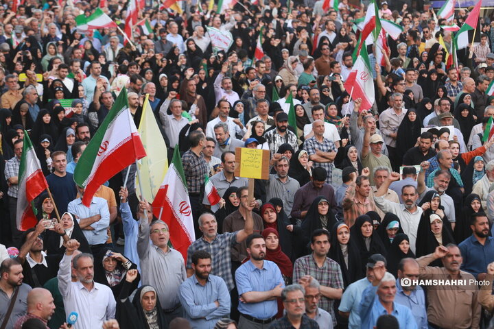 اجتماع مردمی در حمایت و تشکر از نیروهای مسلح در میدان انقلاب