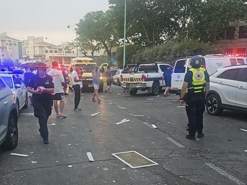 فوری؛ آغاز حمله جدید و گسترده ایران به اسرائیل+ تصاویر| حمله مستقیم به یک ساختمان ۷طبقه | گریۀ صهیونیستها درآمد