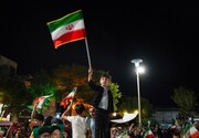 پرچم‌ها را محکم بچسبید