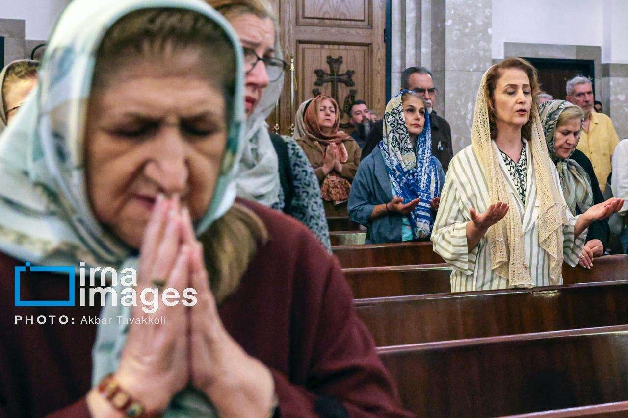 گردهمایی مسیحیان تهران در کلیسای گریگور مقدس در حمایت از نیروهای مسلح گردهمایی مسیحیان تهران در کلیسای گریگور مقدس در حمایت از نیروهای مسلح