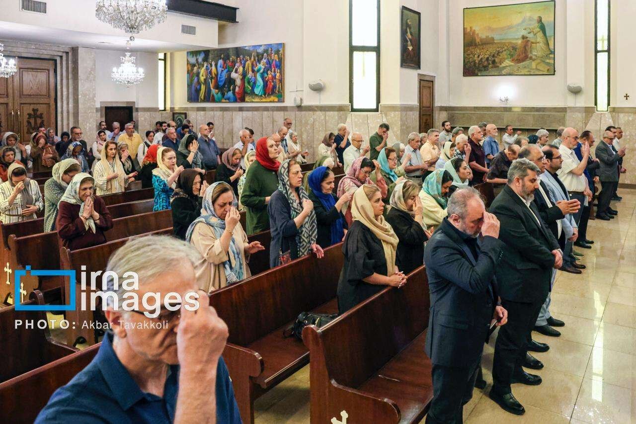گردهمایی مسیحیان تهران در کلیسای گریگور مقدس در حمایت از نیروهای مسلح گردهمایی مسیحیان تهران در کلیسای گریگور مقدس در حمایت از نیروهای مسلح