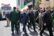 نمای متفاوت از وداع عراقچی با پیکر شهدای اقتدار | تصاویر