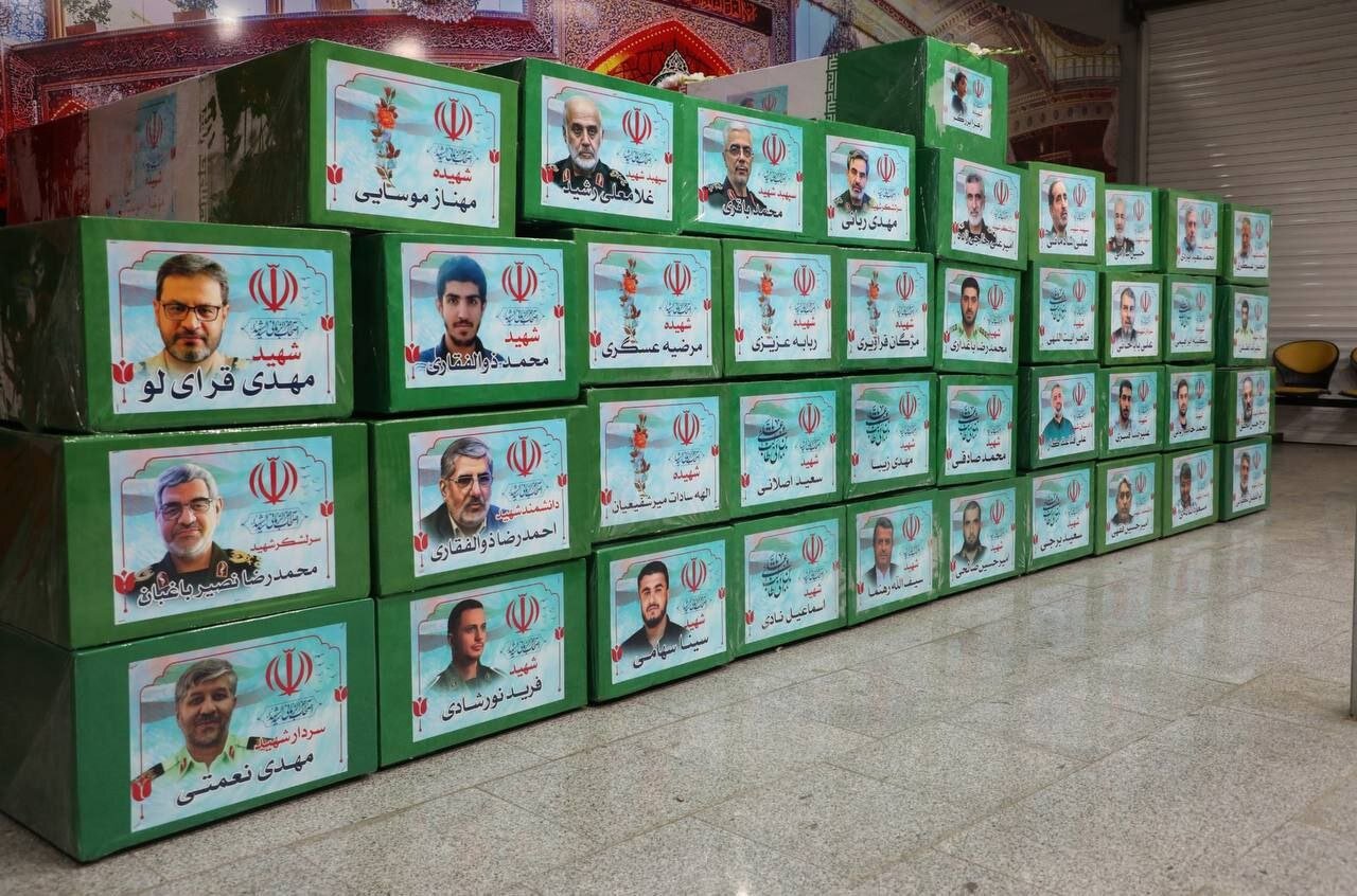 آغاز مراسم تشییع شهدای اقتدار ملی در پایتخت ایران اسلامی |  بدرقه باشکوه سرداران و دانشمندان شهید | محلهای خاکسپاری شهدای مقاومت