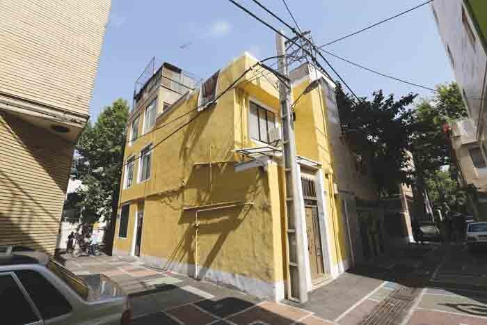 جابجایی تیرهای چراغ برق مزاحم در قلب پایتخت