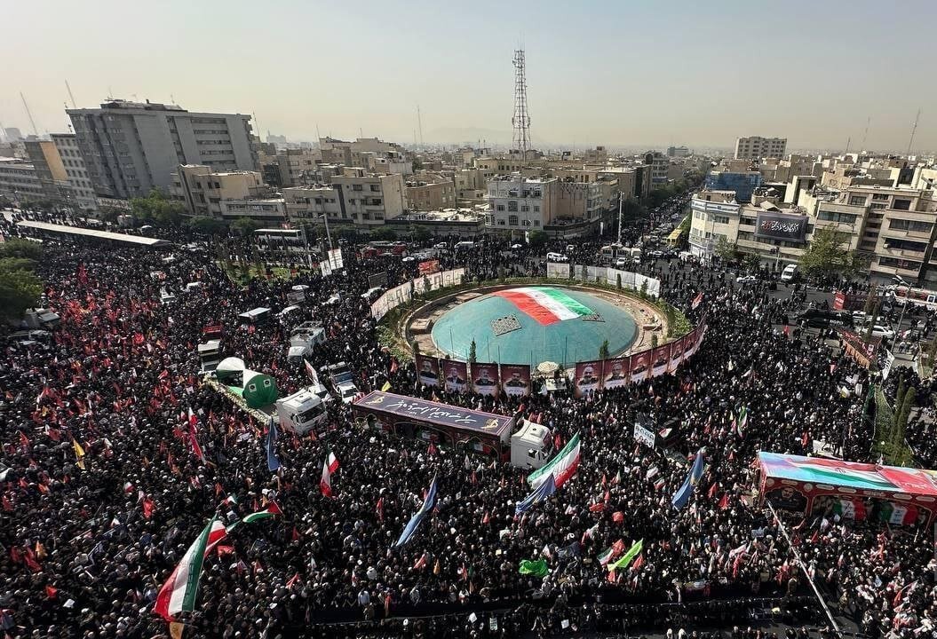 تصاویر هوایی حیرت انگیز از حضور میلیونی مردم هنگام بدرقه سرداران و دانشمندان شهید
