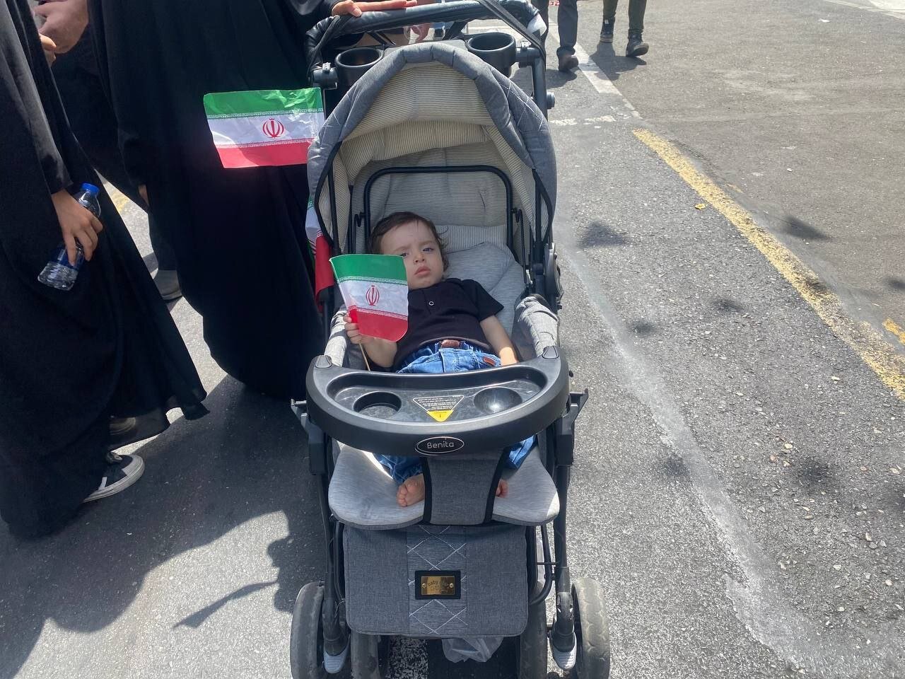 حضور کودکان در مراسم تشییع شهدای اقتدار | تصاویر