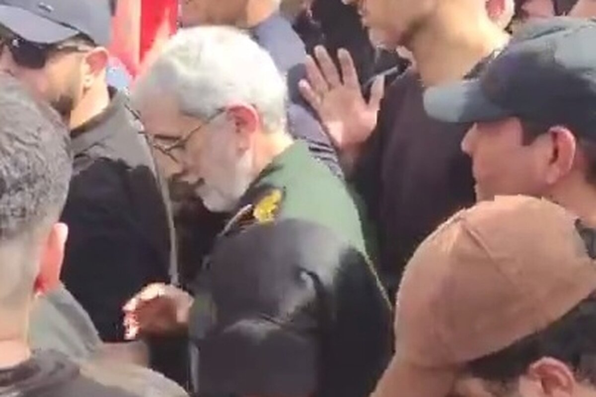 واکنش مردم به حضور سردار قاآنی در تشییع پیکر شهدای اقتدار |‌ ببینید