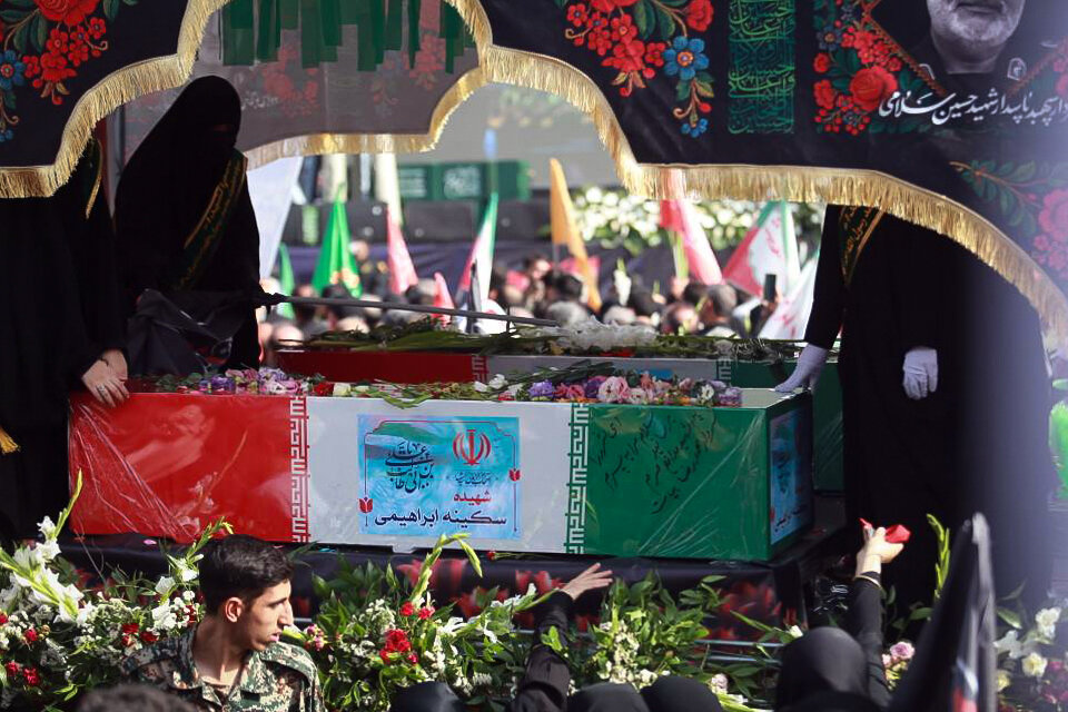 خداحافظ ای شهید | بدرقه پیکر شهدای جنگ تحمیلی با حضور پرشور مردم