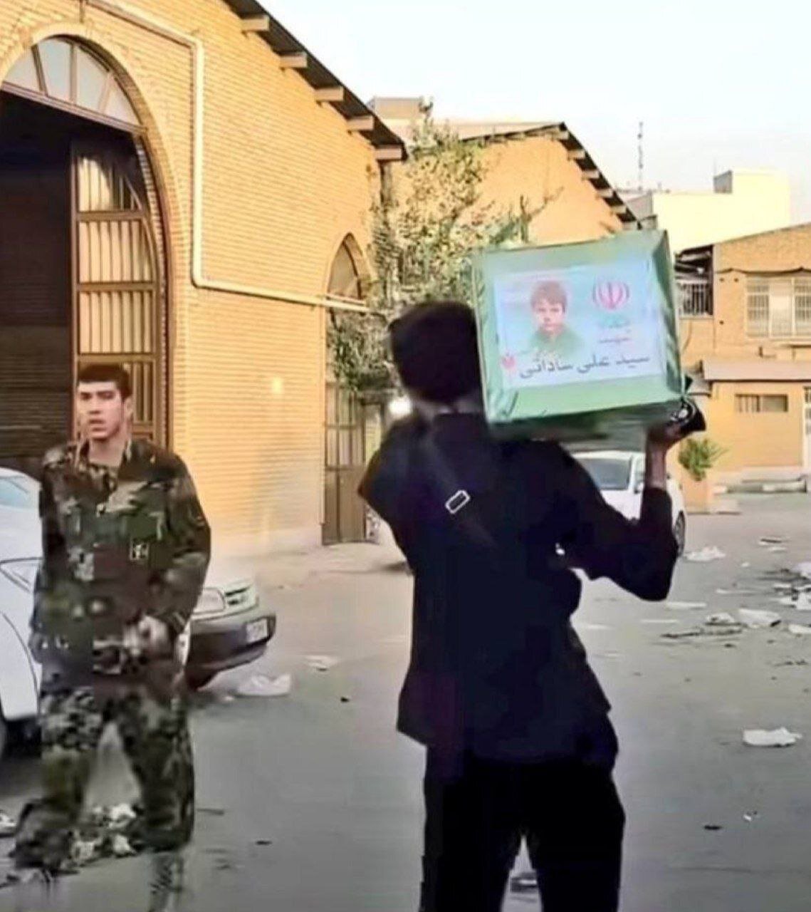 برای ثبت در تاریخ؛ تابوتی که برای حمل آن یک نفر کافی بود.... | عکس