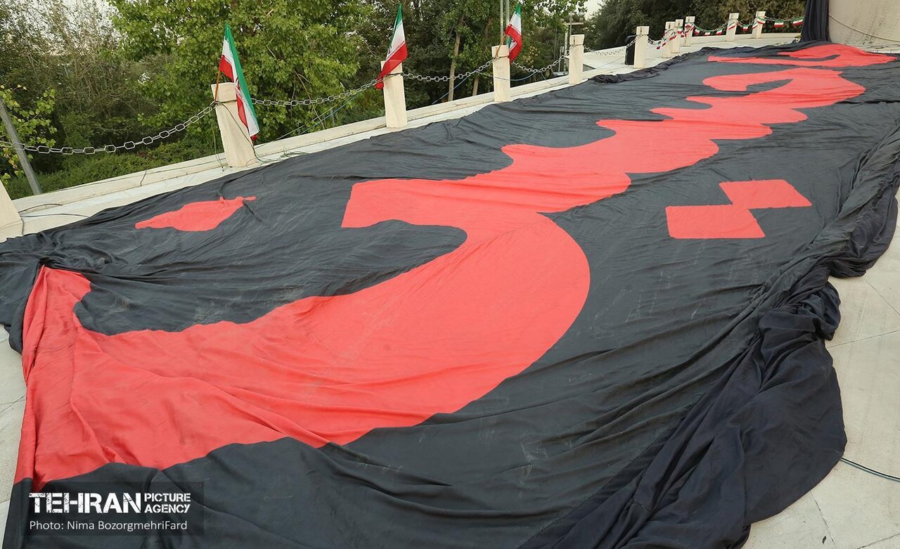 اهتزاز پرچم در عباس آباد 1404