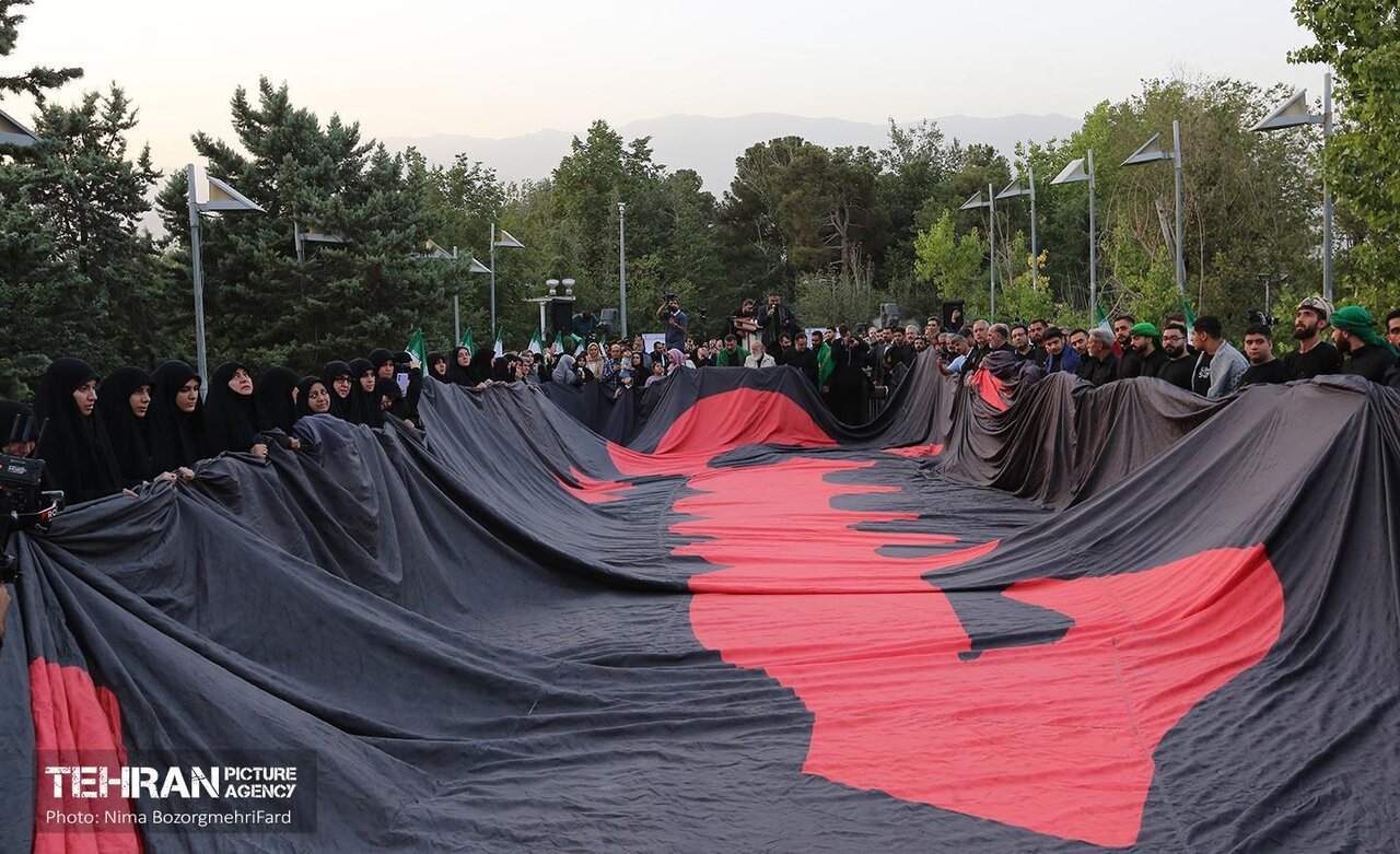 اهتزاز پرچم در عباس آباد 1404