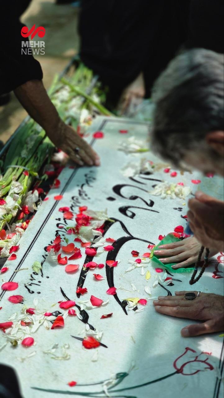 اولین تصاویر از مزار فرمانده شهید امیرعلی حاجی زاده و سپهبد حسین سلامی | عکس