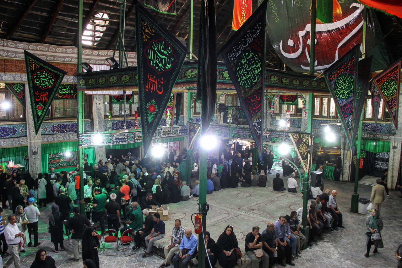 ١١ ماه کاسبی، یک ماه عاشقی
‌