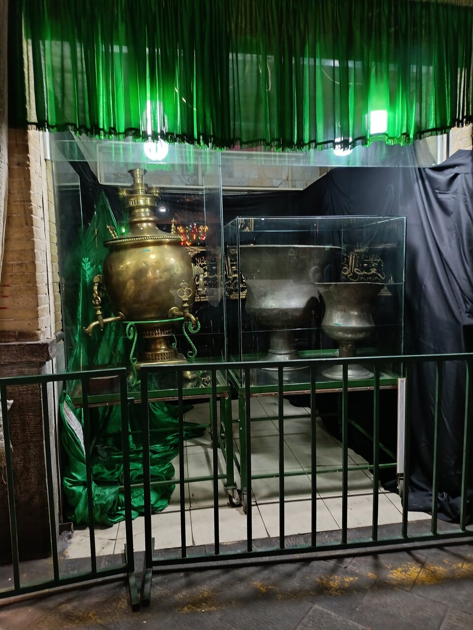 ١١ ماه کاسبی، یک ماه عاشقی
