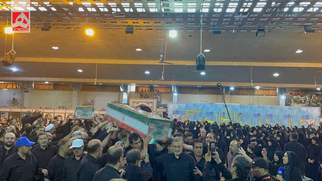 تصاویر تشییع خانوادگی دانشمند هستهای + ویدئو | تابوت کوچک سیدعلی را ببینید