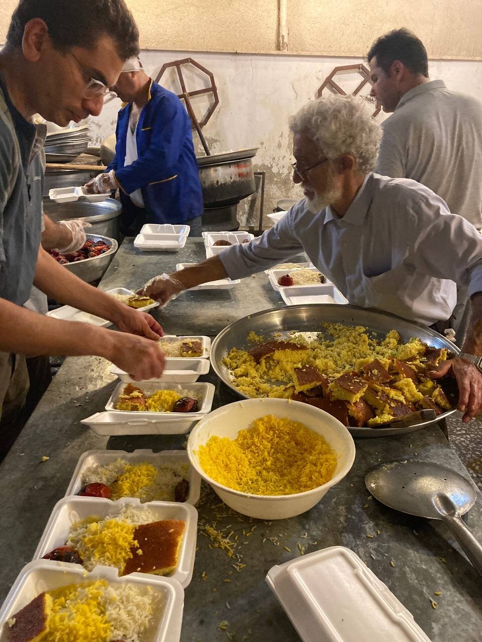 یک ضیافت ویژه برای اقلیتهای هموطن | هیئت ثارالله، میدان هفتم تیر، ظهر تاسوعا