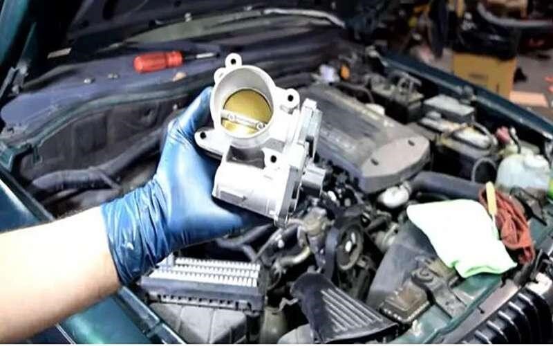 دلایل تقه زدن خودرو و راههای برطرف کردن آن