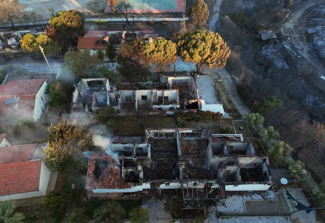 تصاویری از آتش‌سوزی گسترده در ازمیر، آتش هنوز غیرقابل کنترل است! | تصاویر