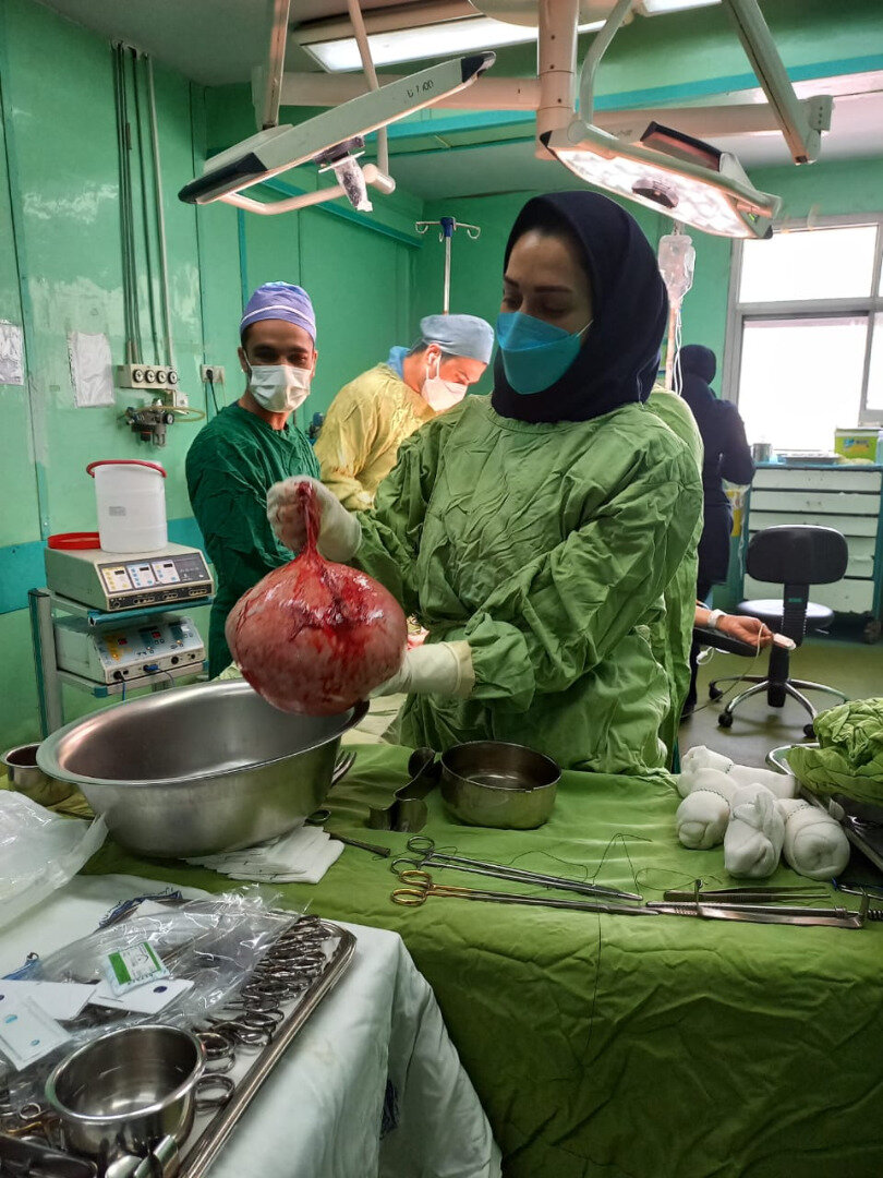 تومور ۲۰ کیلویی چطور داخل بدن یک انسان جا میشود؟ | بلایی که این تودهها بر سر اندامهای داخلی میآورند