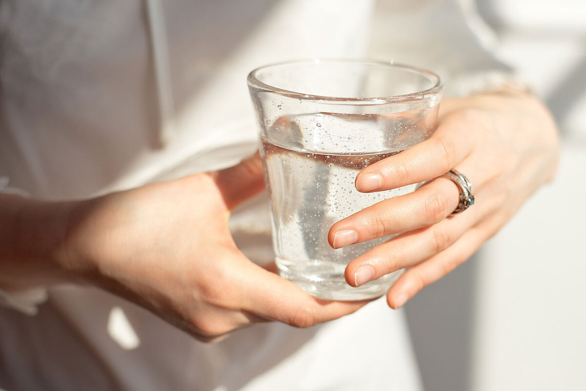 برای جبران کم آبی بدن چه بخوریم ؟ ؛ بهترین نوشیدنی و مواد غذایی برای کمبود آب بدن + توصیههای طب ایرانی