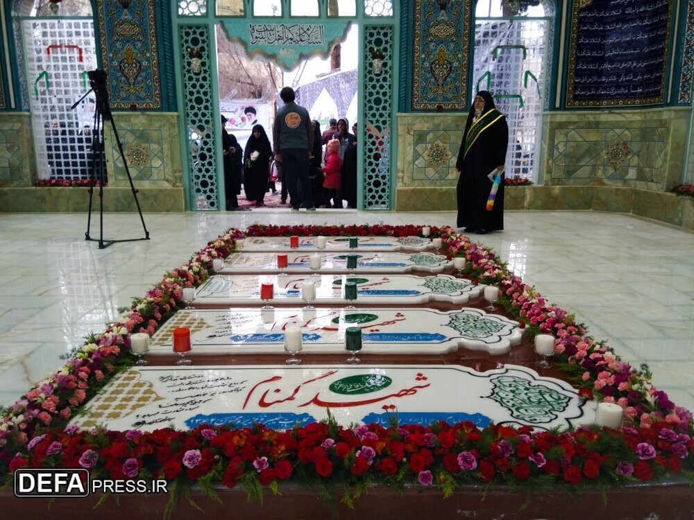 سوگنشینی کنار مزار شهدا