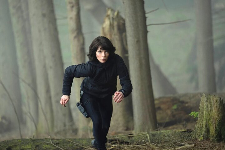 اکران یک فیلم آمریکایی در سینماها