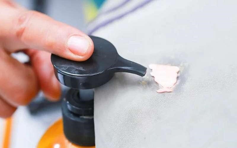 نحوه پاک کردن آدامس از روی لباس