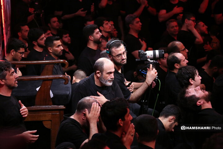 مراسم شب عاشورا با مداحی مجید بنی فاطمه