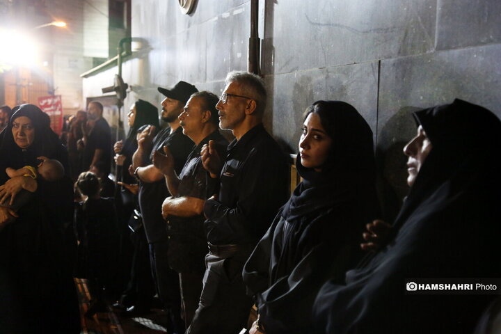 مراسم شب عاشورا با مداحی مجید بنی فاطمه