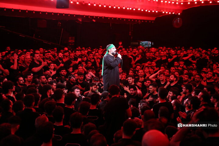 مراسم شب عاشورا با مداحی مجید بنی فاطمه