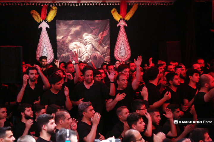 مراسم شب عاشورا با مداحی مجید بنی فاطمه