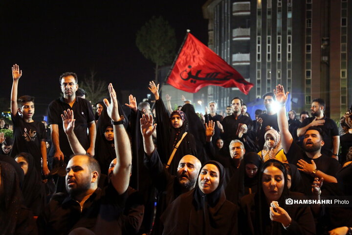 مراسم شب عاشورا با مداحی مجید بنی فاطمه