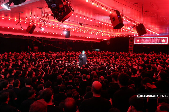 مراسم شب عاشورا با مداحی مجید بنی فاطمه