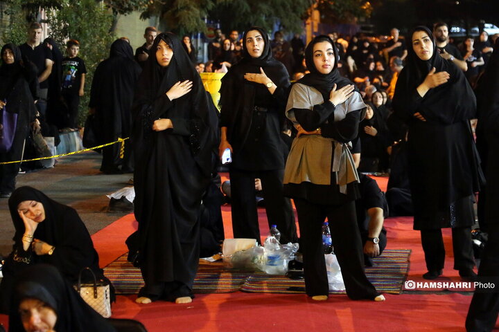 مراسم شب عاشورا با مداحی مجید بنی فاطمه